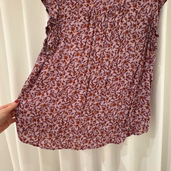 LOVESTICH light weigh with small flowers. Short sleeved with covered buttons. - Picture 2 of 5